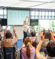 葉山の波の音やピアノの生演奏を体感♪